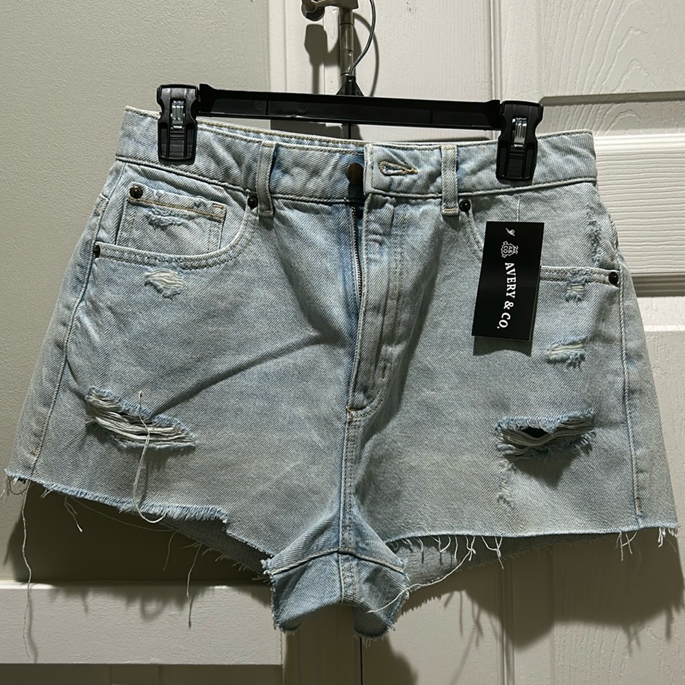 NWT Avery & Co light wash cut off shorts